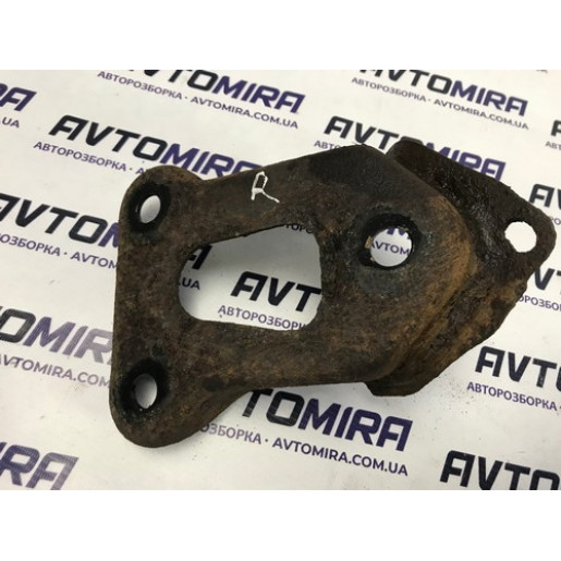 Кронштейн задней балки правый Opel Corsa D 2006-2014 55701513